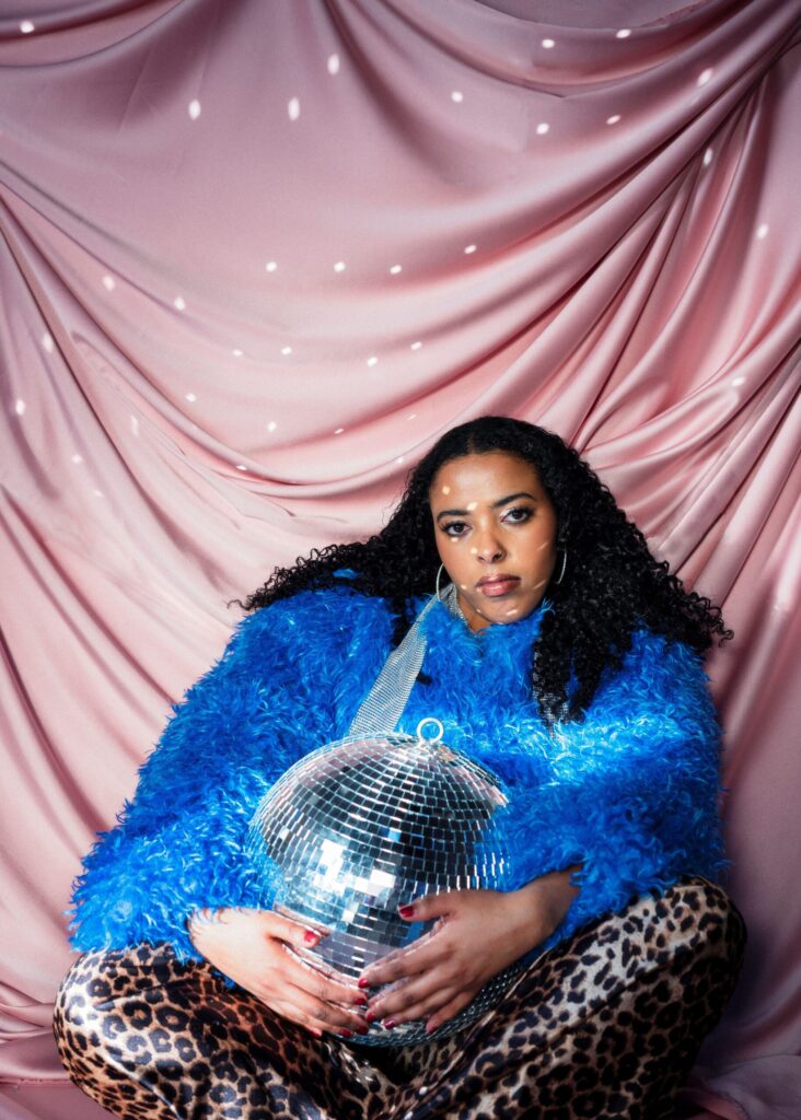 REVIEW: House Party, Chakira Alin, EdFringe 2025 ★★★★ – Binge Fringe ...